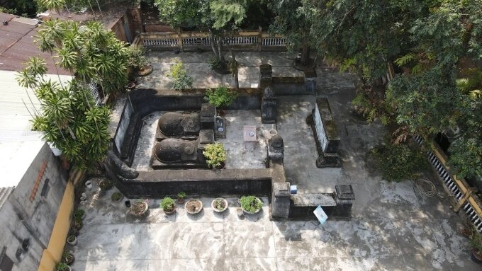 Hai ngôi mộ cổ được xây kiểu voi phục